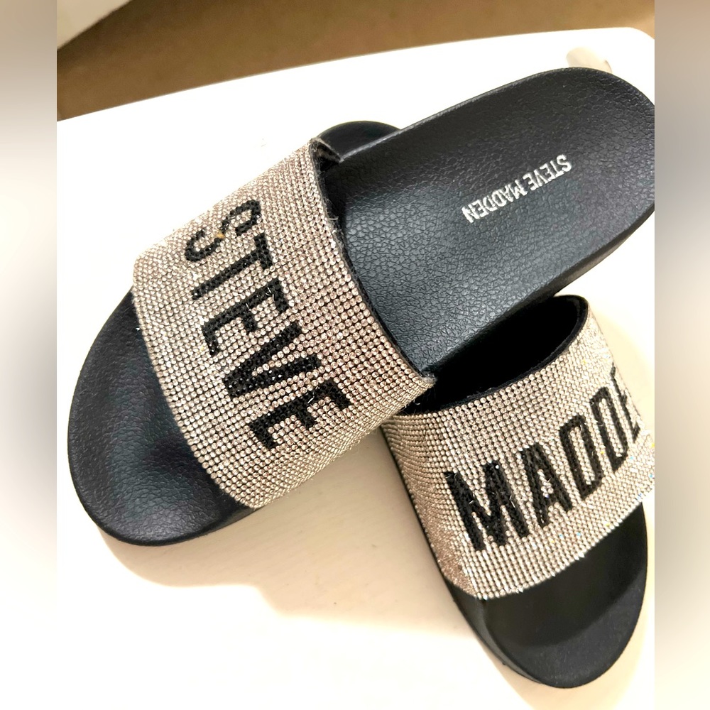 Steve Madden sandals size 8 cut small